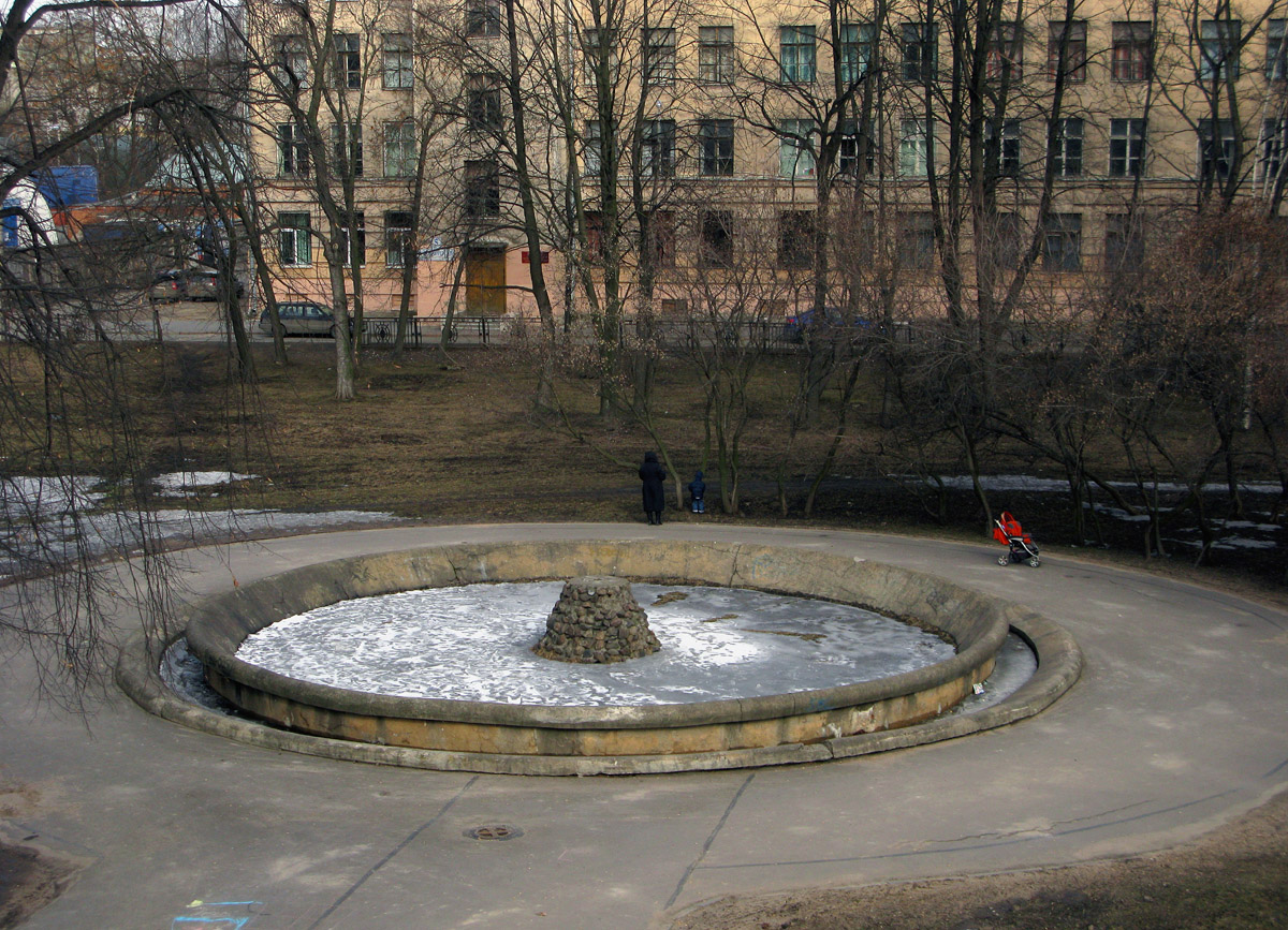 Фонтан в саду им. 30-летия Октября