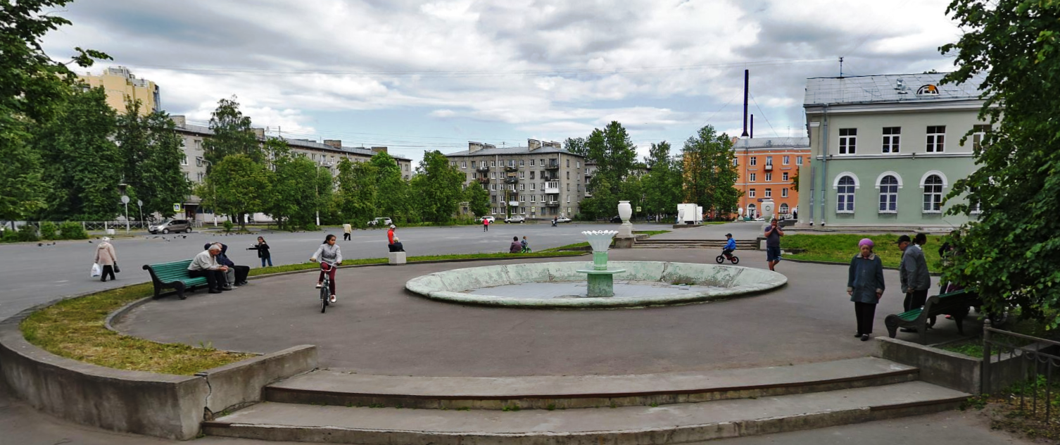 Два фонтана перед ДК им. В.В. Маяковского