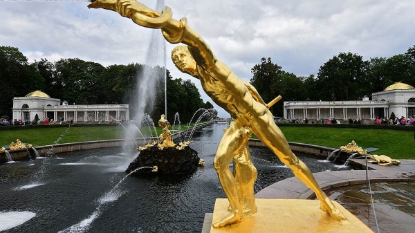 ТОП-3 самых красивых фонтана Санкт-Петербурга
